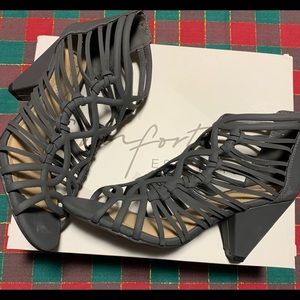 New in Box Cato Comfort fabric sandal in grey